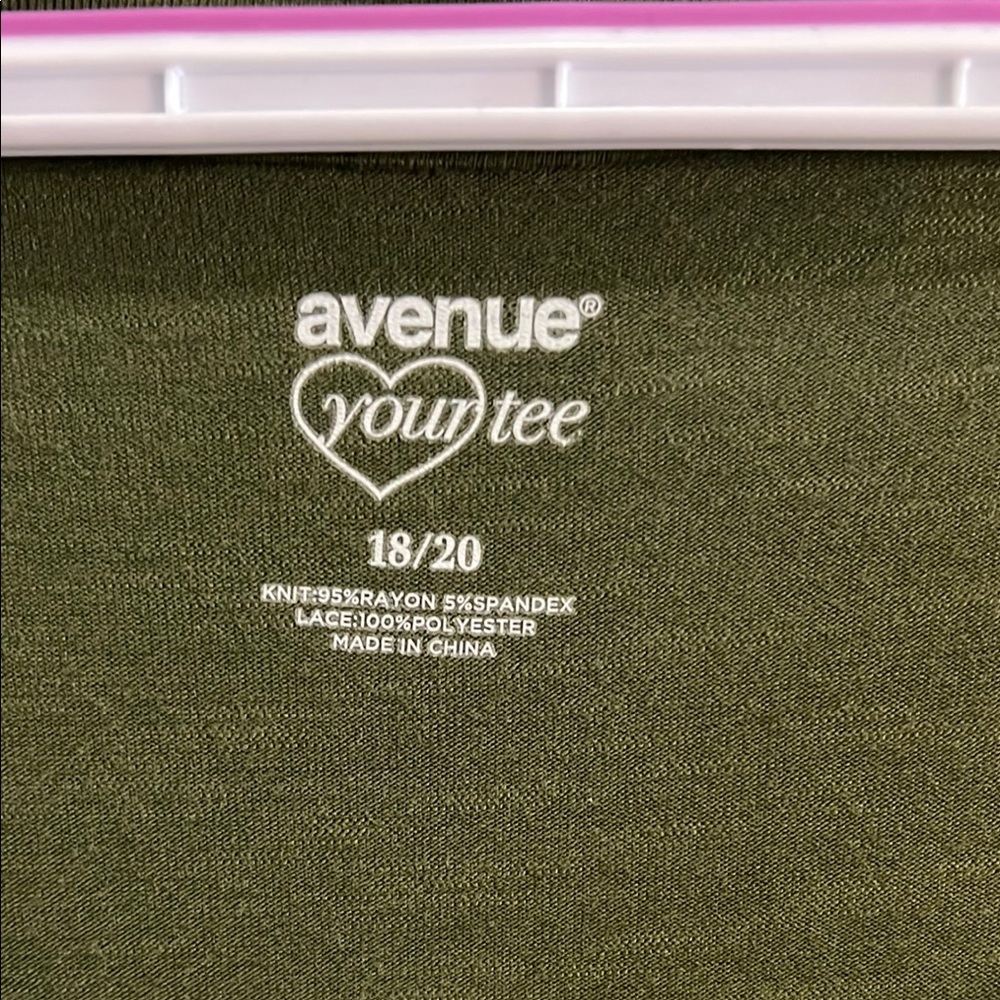 Avenue Army Green Relaxed Short Sleeve Blouse Eyelet size 18/20 - Picture 2 of 6